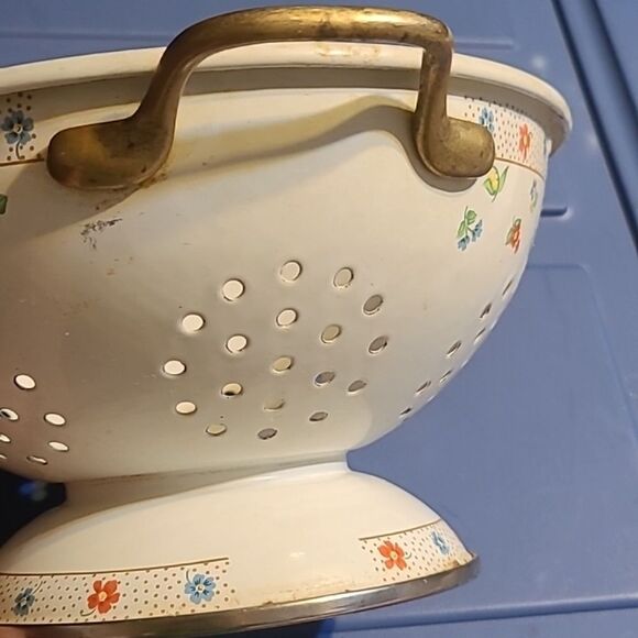 Kamenstein Floral Enanamel Colander with Gold Handles - Picture 16 of 16